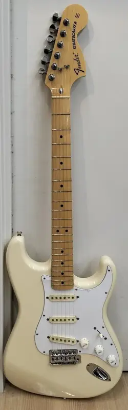 FENDER JAPAN STRATOCASTER ST72 ELECTRIC GUITAR MADE IN JAPAN