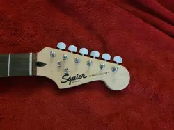 SQUIER / FENDER STRATOCASTER GUITAR NECK 21 FRETS + LOADED TUNERS