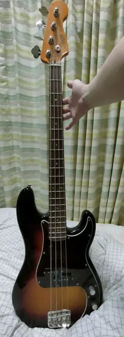 SQUIER BY FENDER ELECTRIC BASS CLASSIC VIBE '60S