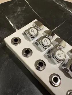 FENDER LOCKING STRATOCASTER/TELECASTER