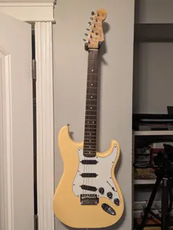 1972 FENDER STRATOCASTER GUITAR