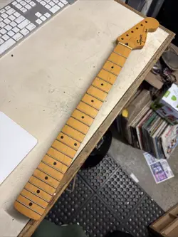 STRATOCASTER SQUIER MAPLE