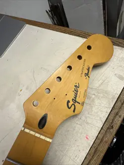 SQUIER MAPLE GUITAR