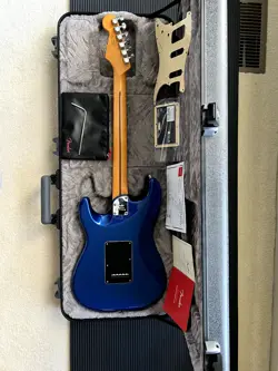 FENDER AMERICAN ULTRA STRATOCASTER HSS 6 STRING ROSEWOOD FINGERBOARD ELECTRIC...