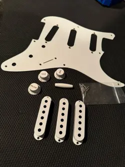 STRAT PICKGUARD 1-PLY