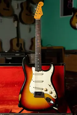 1965 FENDER STRATOCASTER SUNBURST FINISH W/OHSC