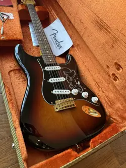 2015 FENDER STEVIE RAY VAUGHAN STRATOCASTER