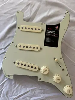 PICKGUARD STRAT STRATOCASTER