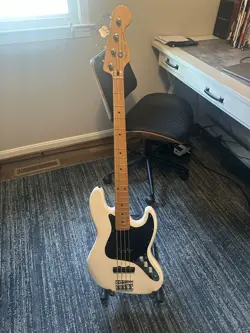 4-STRING BASS GUITAR!