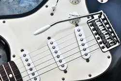 BLK/R STRATOCASTER GOOD