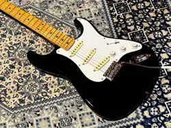  SQUIER BY FENDER STRATOCASTER MADE IN JAPAN FUJIGEN E SERIAL FENDER 