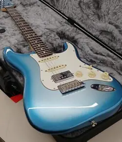 SHOWCASE STRATOCASTER SKY
