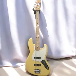 FENDER PLAYER JAZZ BASS ELECTRIC GUITAR, 2 SINGLE-COIL PICKUPS, USED