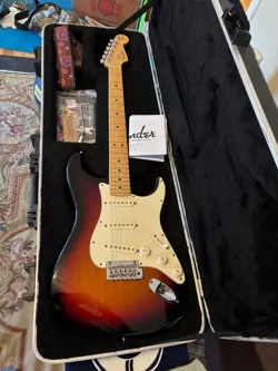 2012 FENDER® AMERICAN STANDARD STRATOCASTER / HARD CASE EXCELLENT- NEAR MINT