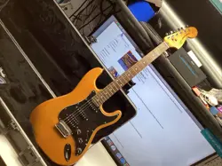STRATOCASTER SQUIER STANDARD