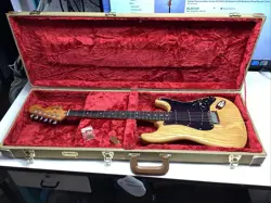 VINTAGE ELECTRIC GUITAR BASS ROAD RUNNER RRETT FENDER STRATOCASTER CONTOUR CASE