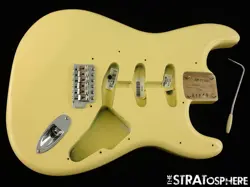 HARDWARE STRATOCASTER WHITE.