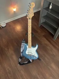 FENDER STRATOCASTER PLAYER SERIES ELECTRIC GUITAR MADE IN MEXICO