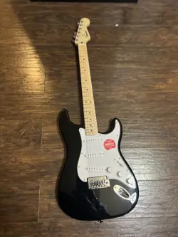 FENDER SQUIER STRATOCASTER RIGHT-HANDED SOLIDBODY 20-FRET ELECTRIC GUITAR