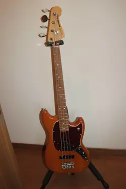 BASS PLAYER MUSTANG