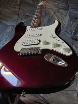 FENDER STANDARD STRATOCASTER HSS