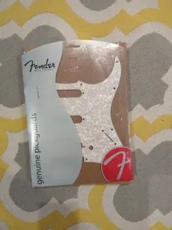 NEW GENUINE FENDER PICKGUARD FOR STRAT - WHITE PEARL, 099-2140-000