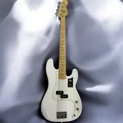 FENDER PLAYER SERIES ELECTRIC BASS WITH SOFT CASE  CONDITION