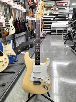 FENDER JAPAN STRATOCASTER TYPE ST72-US YWH R ELECTRIC GUITAR