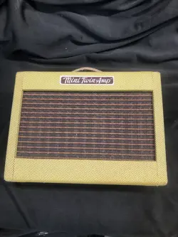 FENDER 57 MINI TWIN-AMP 1 WATT GUITAR AMP W/ AUDIO CABLE