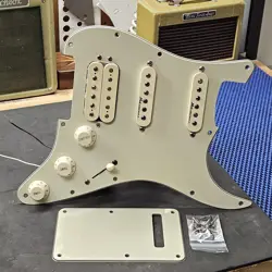 2000 FENDER USA DELUXE HSS STRAT LOADED PICKGUARD HUMBUCKER & NOISELESS PICKUPS