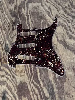 GUITAR PICKGUARD FOR FENDER US STRATOCASTER START SSS 11 HOLE 4 PLY RED TORTOISE