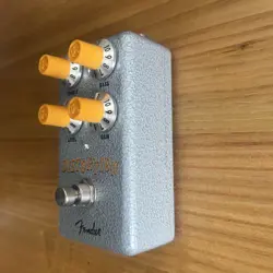 FENDER DISTORTION GUITAR