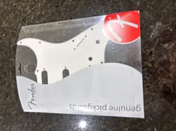 GENUINE FENDER PICKGUARD 11 HOLE SSS WHITE