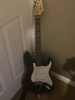 BLACK RIGHT-HANDED 6-STRING