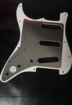 WHITE PICK GUARD