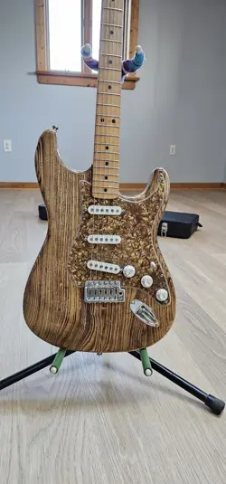 70S FENDER STRATOCASTER GUITAR