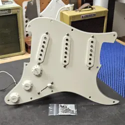 2010 FENDER AMERICAN STRAT LOADED PICKGUARD ALNICO V USA PICKUPS ELECTRIC GUITAR