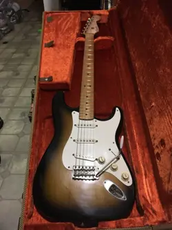 AVRI STRATOCASTER W/HC