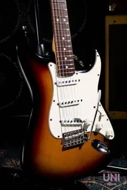 FENDER HIGHWAY ONE STRATOCASTER / 2003 TRACKING NUMBER