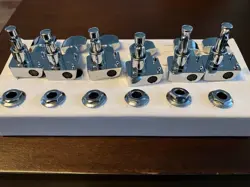 2002 FENDER STRATOCASTER AMERICAN TUNING PEGS TUNERS TWO-PIN CHROME STAGERED