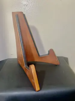 GENUINE FENDER TIMBERFRAME WOODEN ELECTRIC GUITAR STAND, NATURAL