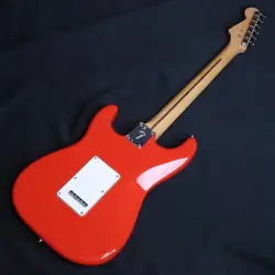 FENDER PLAYER II STRATOCASTER   CORAL RED