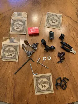 STRINGS FENDER TUNER