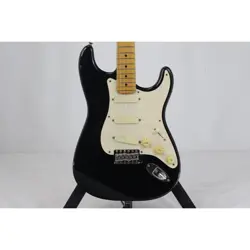 FENDER ERIC CLAPTON STRATOCASTER USED MAPLE FINGERBOARD BLACK W/HARD CASE