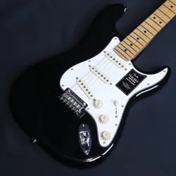 FENDER / PLAYER II STRATOCASTER MAPLE FINGERBOARD BLACK S/N: MXS24039613 GUITAR