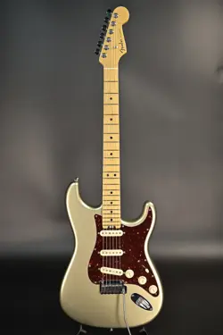 ELITE STRATOCASTER MAPLE