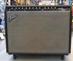 FENDER TWIN AMP  2001MADE IN THE YEAR