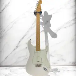 FENDER MEXICO STRATOCASTER ELECTRIC GUITAR WHITE SSS 2018 MODEL 22 FRETS