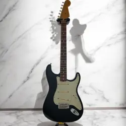 FENDER CLASSIC 60S STRATOCASTER 2014 BLACK ELECTRIC GUITAR WITH SOFT CASE