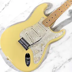 FENDER DELUXE ROADHOUSE STRATOCASTER 2014 VINTAGE WHITE USED WITH SOFT CASE